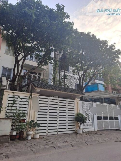 CHO THUÊ BIỆT THỰ SÂN VƯỜN PHỐ TRẦN ĐĂNG NINH, CẦU GIẤY- DT 140M 5T:SPA,LỚP HỌC-40TR