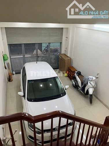 Cho thuê nhà 50m2 x 5 tầng ngõ 89 phố Nguyễn Phong Sắc, mặt tiền 4m ,ngõ rộng ô tô đậu cửa