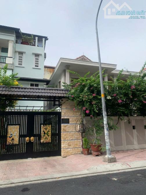 Bán biệt thự P5 Quận 8- 240m2- 10m x 24m - 5PN 6WC - 34 Tỷ - GẦN NGAY TT HÀNH CHÍNH QUẬN