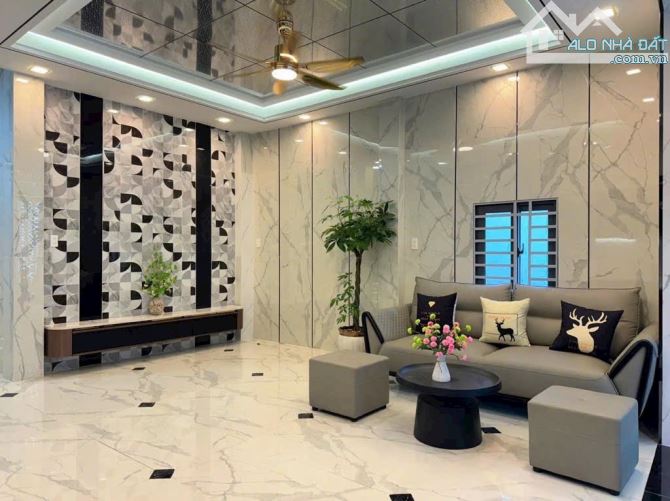 Bán nhà Bà Hom hẻm xe hơi 3 tầng mơia đẹp, 40m2 sổ vuông không lộ giới.