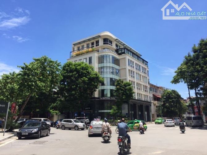 Bán tòa building phố Vạn Phúc Ba Đình, 140m2 mặt tiền 8m có hầm, giá bán 62 tỷ