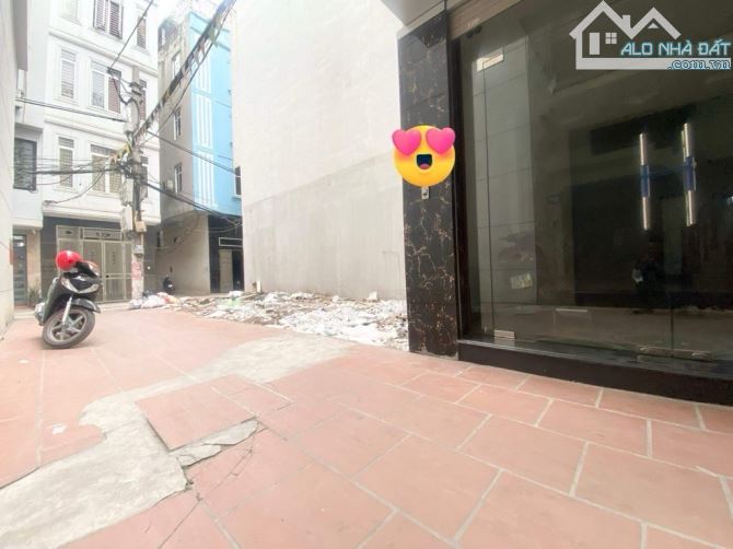 Hàng xóm kđt mới Đại Kim, phân lô ôtô  vào nhà. Kim Giang 40m² 5 tầng sổ đỏ hoa hậu