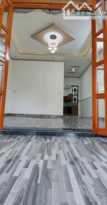 NGỘP ! Bán gấp căn nhà cấp 4 ở Tân Hiệp Hóc Môn 5x22 110m2 830 TRIỆU, Sổ hồng riêng