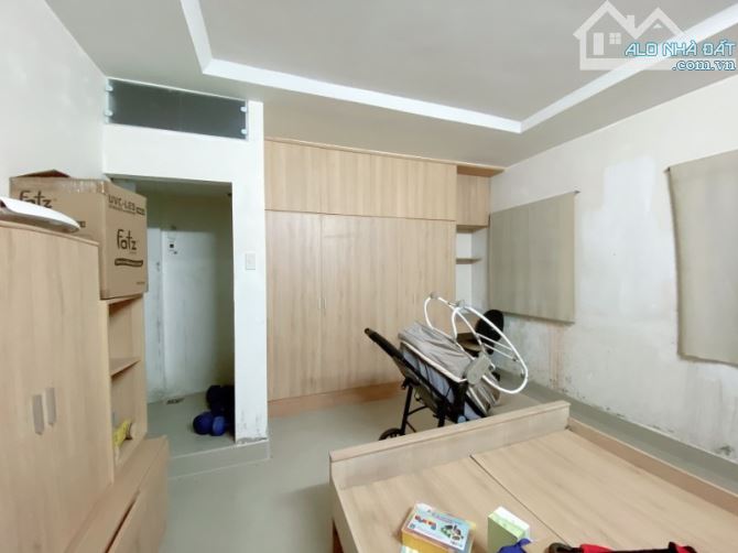 bán nhà 3 tầng 90m2 có sân đậu xe hơi chỉ 5,8 tỷ ngay hoàng diệu 2 dh ngân hàng