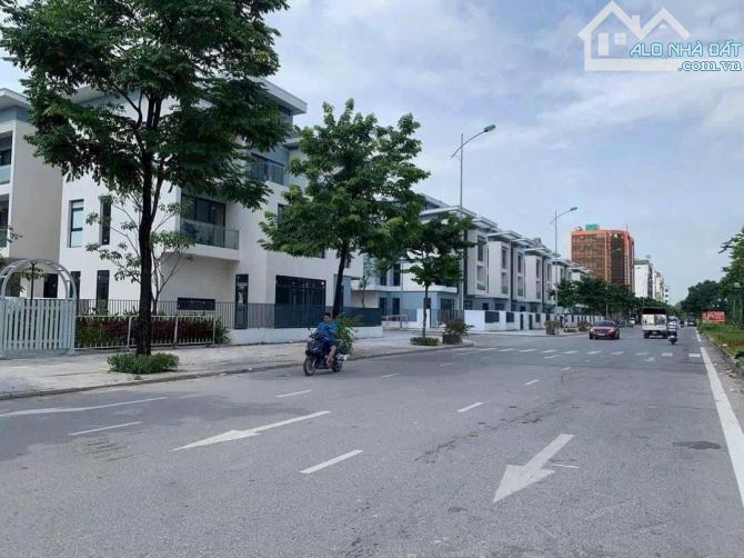 BÁN NHÀ KĐT LOUIS CITY TÂN MAI, DT 100M x 5 TẦNG, MT 5M, NHỈNH 26 TỶ, OTO TRÁNH,KINH DOANH