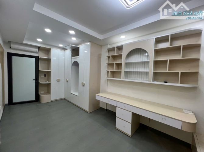 Bán nhà Minh Khai 30m2 x 4 tầng ô tô đỗ mặt phố Minh Khai sổ phân lô,ngõ ba gác chỉ 7.6 tỷ