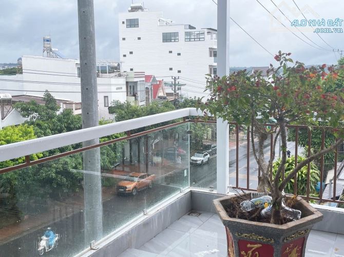 Bán nhà mặt tiền Đinh Tiên Hoàng  1 trệt 2 lầu - 1