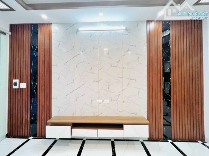 NHÀ QUÁ ĐẸP – LÔ GÓC  - 2 THOÁNG – NỞ HẬU – TRUNG TÂM LONG BIÊN – GẦN Ô TÔ. GIÁ 5,9 TỶ - 1