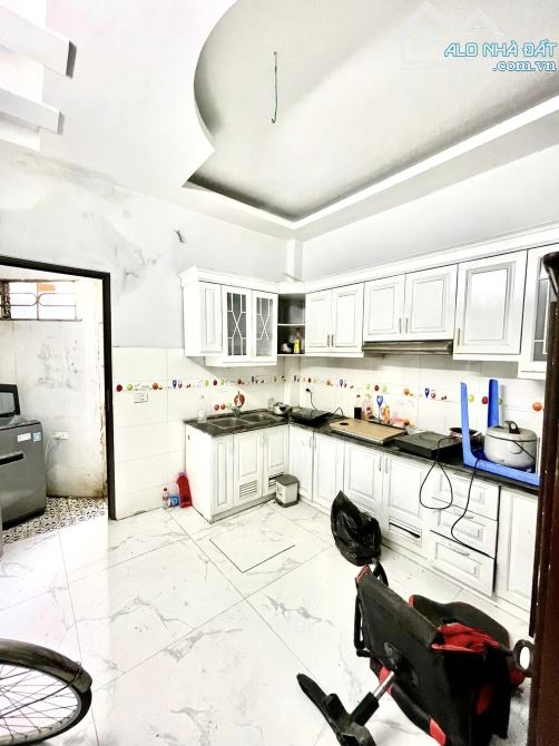 Nhỏ Xinh! Bán nhà Nguyễn Trường Tộ, 30m2, mặt tiền 4.65m, 5.9 tỷ, gần mặt phố, ngõ thông - 1