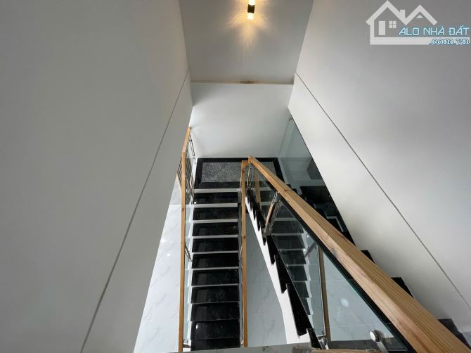 Bán nhà đẹp tại đường Đồng Khởi, 100m2, 4 PN, 2 WC siêu hot - 1