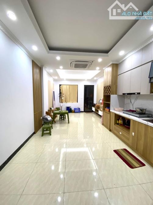 Tôi bán nhà LÒ ĐÚC - LƯƠNG YÊN 20m Ra phố trước nhà gần rộng gần 3m 47m2 4T SĐCC hơn 6 tỷ