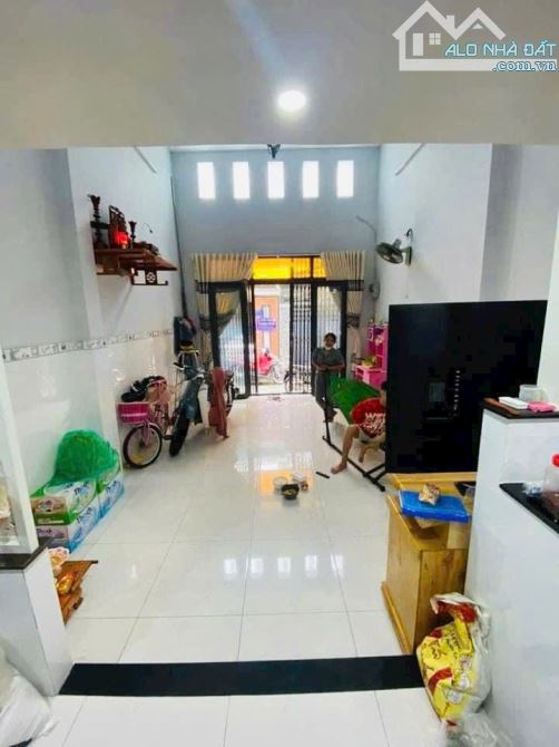 Bán nhà ngay chợ đầu mối Hóc Môn 40m2, nhỉnh 2 tỷ - 1