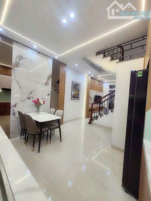 Quan Nhân cạnh hồ, 7 ngủ. Giá rẻ. An sinh đỉnh, nội thất 5 sao - 1