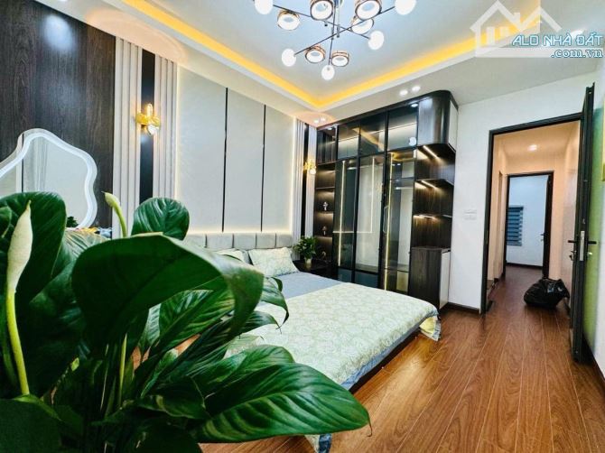 Tôi cần bán nhà phố Hoàng Văn Thái khu phân lô quân đội 40m2, 5 tầng gần mặt phố 6,8 tỷ - 2