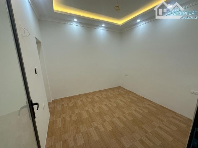 DƯƠNG VĂN BÉ - NGÕ ÔTÔ TRÁNH - CÁCH PHỐ 50M - 32M2 - GIÁ 5.5 TỶ - 2