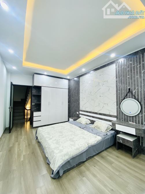 Vĩnh Tuy - Hai Bà Trưng, nhỉnh 5 tỷ hàng xóm Times City, ngõ 3 gác, gần ô tô - 3