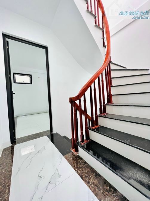 NHÀ QUÁ ĐẸP – LÔ GÓC  - 2 THOÁNG – NỞ HẬU – TRUNG TÂM LONG BIÊN – GẦN Ô TÔ. GIÁ 5,9 TỶ - 4