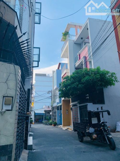 Nhà 1Trệt 2lầu BTCT, ở vị trí đẹp,  đường Kha Vạn Cân, P. Linh Trung . giá 7,5 - 5