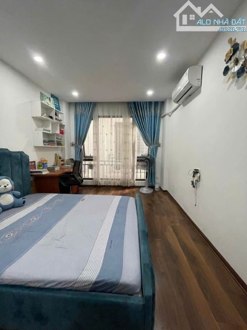 NHÀ ĐẤT GẦN PHẠM VĂN ĐỒNG 31M2, 5T - NHÀ ĐẸP - FULL NỘI THẤT - AN SINH ĐỈNH GIÁ 6,1 TỶ - 5