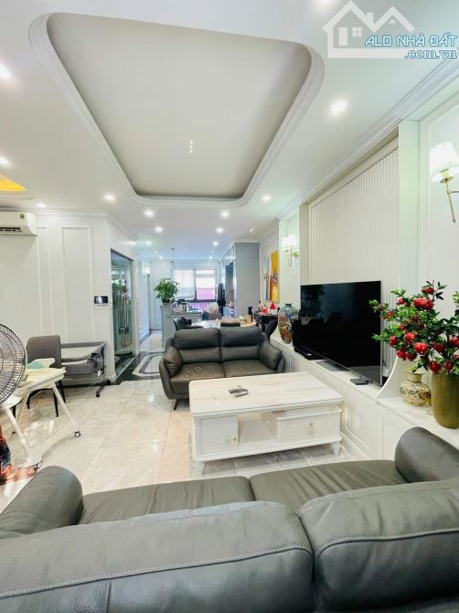 Bán nhà kđt Đại Kim, Nguyễn Cảnh Dị, dt: 75m2, giá: 18.5 tỷ, 5 tầng, mt: 5m, đường có vỉa - 7