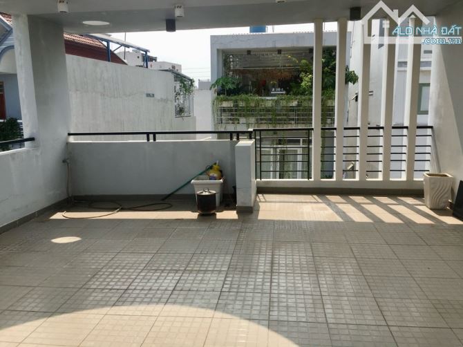 Bán nhà Quận 7, 4 tầng, 121m2 (ngang hiếm 6.5mx19), Hẻm xe hơi Huỳnh Tấn Phát, chỉ 9.3 tỷ - 7
