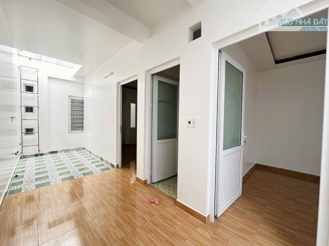 Ptuan. Bán nhà 3 tầng siêu đẹp tại 193 Văn Cao - Kiều Sơn:  50m2- tây tt - 9