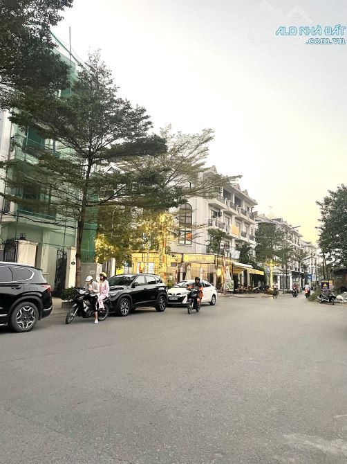 Bán nhà LK lô góc, thang máy - KĐT Đại Kim, DT 75m2, giá 23.5 tỷ