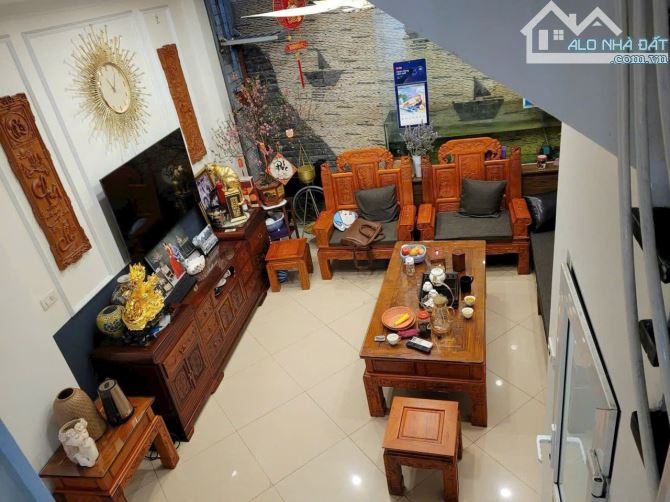Nhà Bát Khối  Long Biên 39m 4tầng 4.5tỷ, ô tô đỗ cửa, dòng tiền 16 triệu /1 T