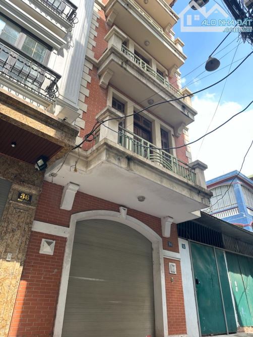 Bán gấp nhà ngõ 34 Hoàng Cầu, ô tô vào nhà kinh doanh, 57m, 13.4 Tỷ