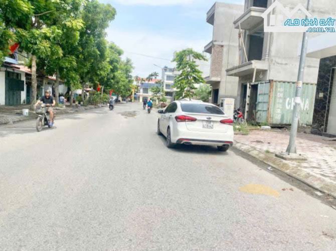 BÁN LÔ ĐẤT DUY NHẤT KHÔNG LỖI DÃY 85m 2 MẶT THOÁNG, PHÍA SAU LÀ CÔNG VIÊN TẠI ĐỐNG CHUỐI