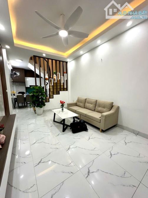 Bán nhà Nguyễn khang - Cầu giấy: DT 31m2, Vị trí đẹp, gần phố, gần oto.