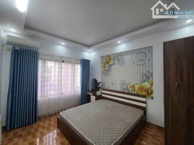 Bán nhà Khúc Thừa Dụ - Hải Phòng, 44m 3 tầng độc lập dân xây, ngõ nông, GIÁ 2.85 tỉ