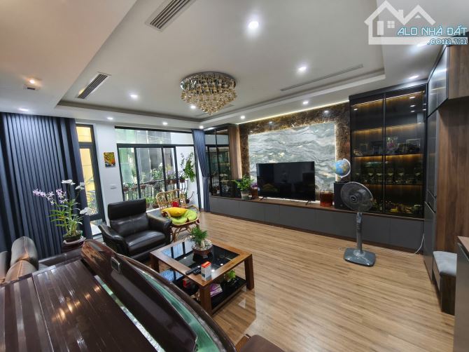 Bán nhà phố Đốc Ngữ, ngõ ô tô tránh, nhà mới đẹp, thang máy, ở luôn, 2 thoáng DT