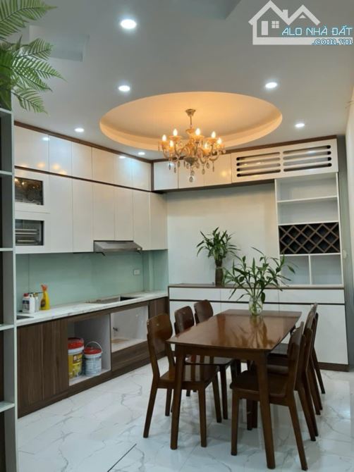 Nhỉnh 6 tỷ. Đội Cấn, phường cống vị,  Ba Đình, 40m2, 4 tầng, ngõ thông thoáng