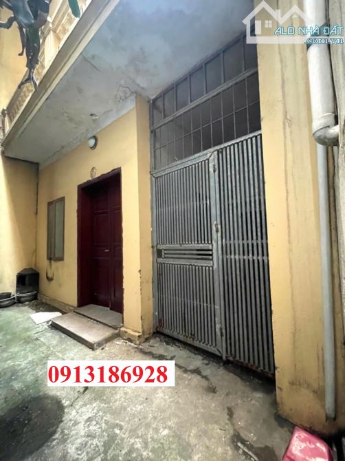 Bán nhà 2 tầng cũ chỉ cách 10m ra đường Nguyễn Ngọc Vũ
