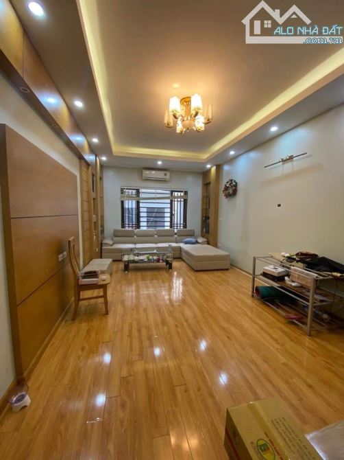 Bán nhà mặt ngõ Trung Kính - Ngõ thông - Oto - 52m2 x 5 tầng - Kinh doanh - Giá 16.8 tỷ.