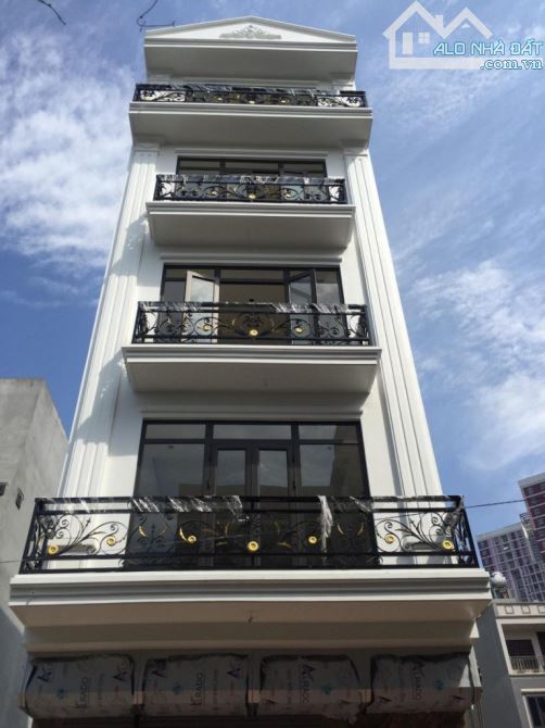 Nhà đẹp Xuân Phương xây 5 Tầng, 3P Ngủ, 50m ô tô đỗ giá 4.8 tỷ