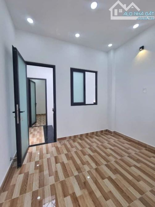 Chủ kẹt tiền bán gấp nhà 1 lầu 1 trệt 2 sẹc Lê Trọng Tấn đường 16 giá 3,3 tỷ /30m2 sổ H - 1