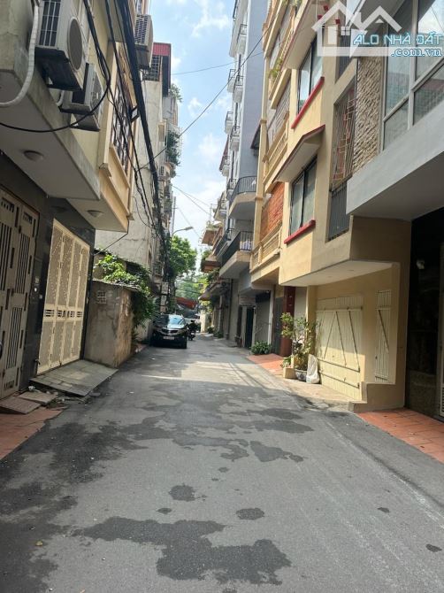 Bán gấp nhà ngõ 34 Hoàng Cầu, ô tô vào nhà kinh doanh, 57m, 13.4 Tỷ - 1
