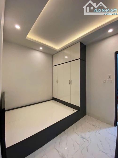 43 TRUNG KÍNH CẦU GIẤY - 40.5M2- 8.25 TỶ- MỖI THÁNG ĐÚT TÚI 40TR- THANG MÁY(CG6914) - 1