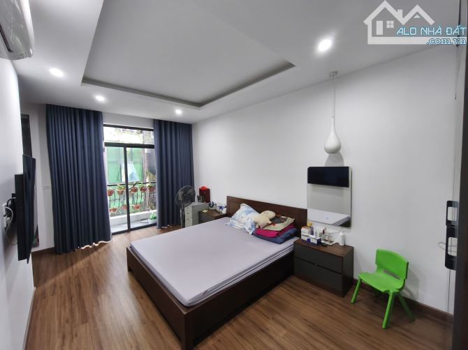 Bán nhà phố Đốc Ngữ, ngõ ô tô tránh, nhà mới đẹp, thang máy, ở luôn, 2 thoáng DT - 1