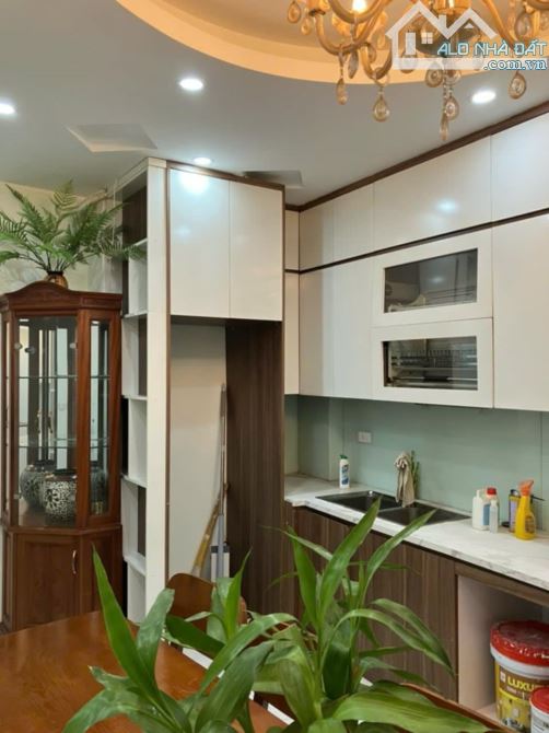 Nhỉnh 6 tỷ. Đội Cấn, phường cống vị,  Ba Đình, 40m2, 4 tầng, ngõ thông thoáng - 1