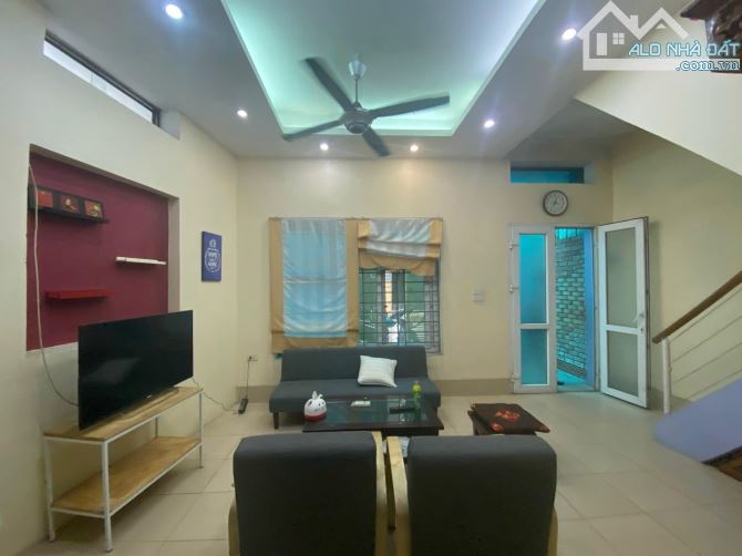 Bán nhà Láng Hạ Đống Đa. DT42m 3 tầng cũ,2  ngủ, MT5m2 Giá 6.6 tỷ - 1