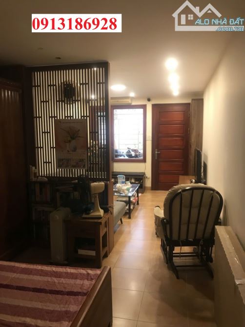 Bán Nhà 3 Tầng, Ô Tô Đỗ Cửa, quận Cầu Giấy - Giá Chỉ nhỉnh 200tr/m2 - 1