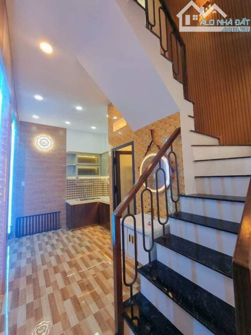 Chủ kẹt tiền bán gấp nhà 1 lầu 1 trệt 2 sẹc Lê Trọng Tấn đường 16 giá 3,3 tỷ /30m2 sổ H - 2