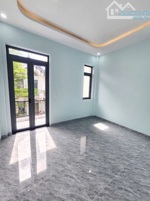 Chỉ 5,4 Tỷ, Nhà mới 3 tầng DT 169m2, MT Bùi Thị Cội,Tân Đông Hiệp Dĩ An, Bình Dương - 2