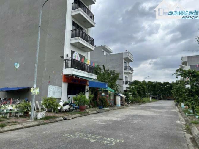 BÁN LÔ ĐẤT DUY NHẤT KHÔNG LỖI DÃY 85m 2 MẶT THOÁNG, PHÍA SAU LÀ CÔNG VIÊN TẠI ĐỐNG CHUỐI - 2