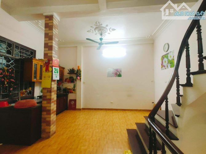 Bán nhà đẹp ở luôn Đường Láng Đống Đa. Sổ A4 44m, 5 tầng MT4m5 Giá 11 tỷ Ô tô đỗ ngày đêm - 2