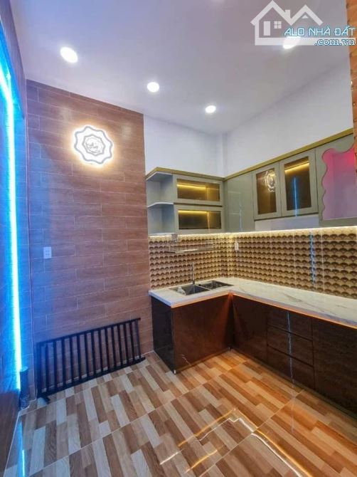 Chủ kẹt tiền bán gấp nhà 1 lầu 1 trệt 2 sẹc Lê Trọng Tấn đường 16 giá 3,3 tỷ /30m2 sổ H - 3