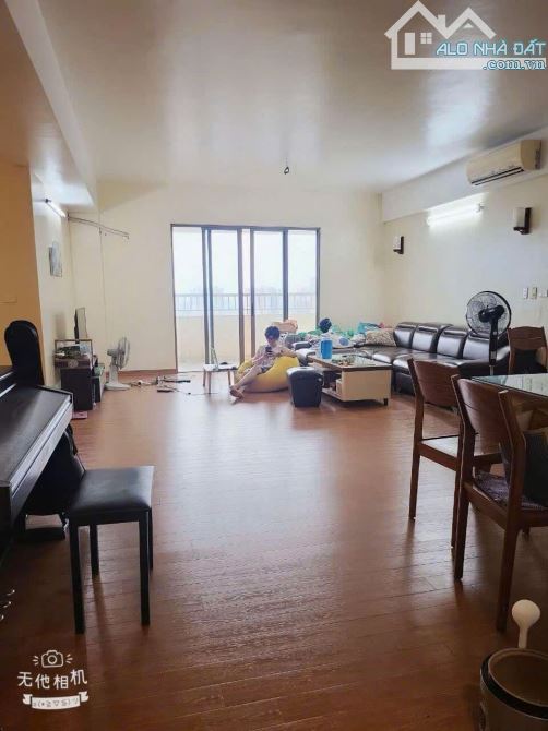 Bán chung cư 131 Trần Phú, Hà Đông, lô góc, 155m, 3 ngủ, giá 41 tr/m. - 3